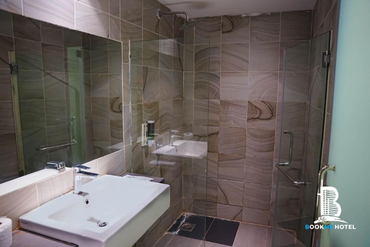 Bookme Hotel Johor Bahru Exteriör bild
